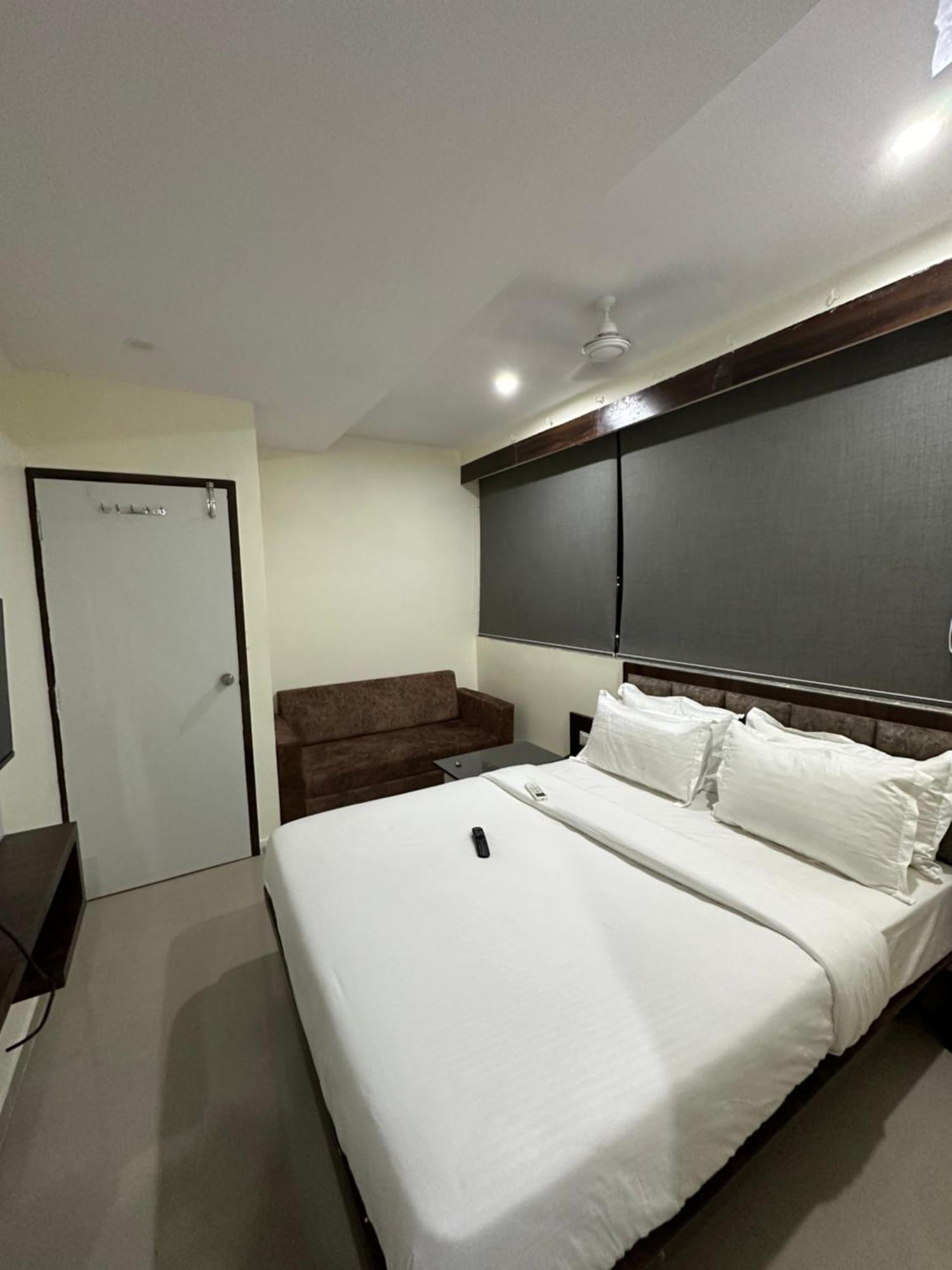 Hotel Golden View Vadodara Eksteriør billede