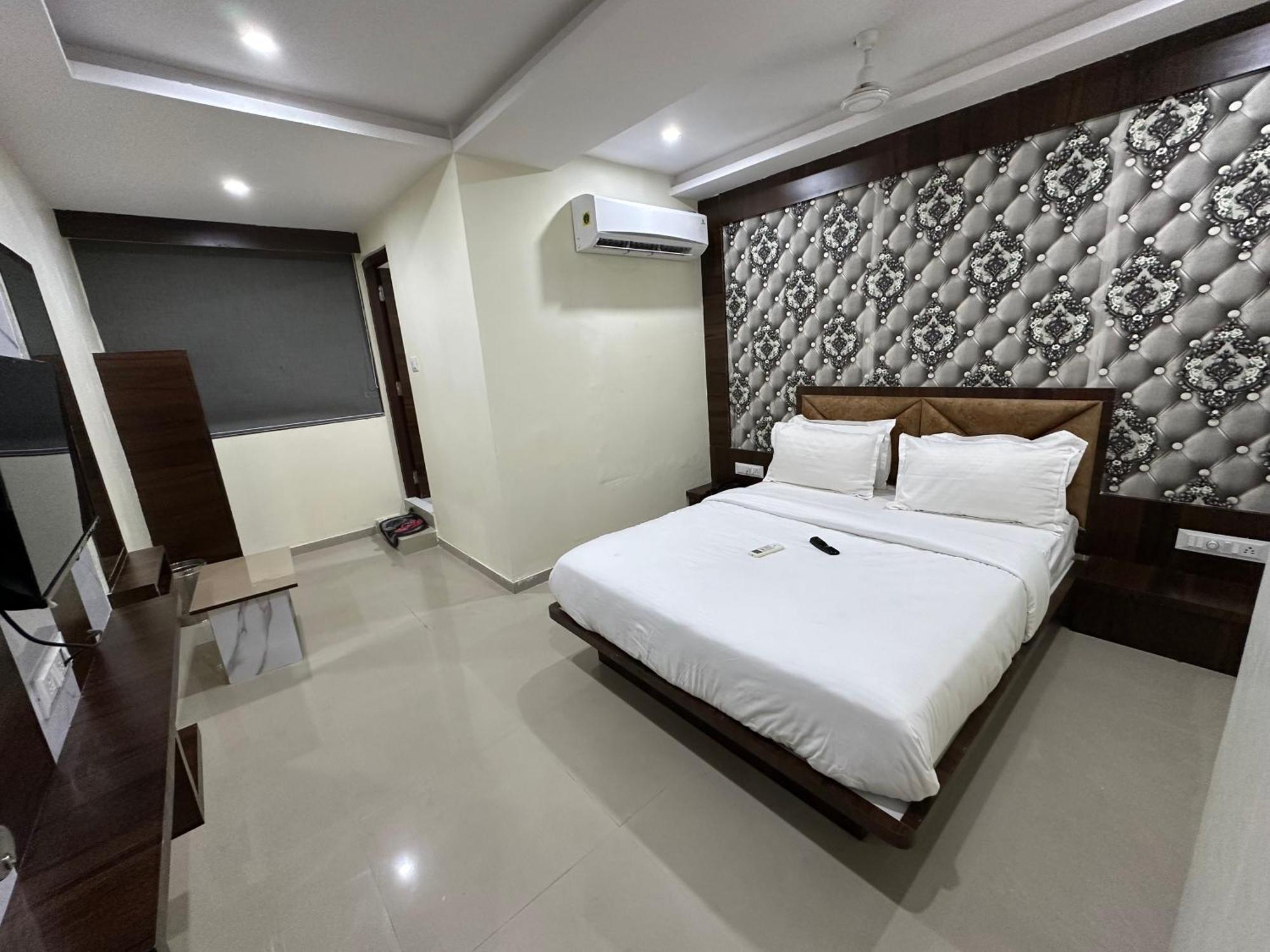 Hotel Golden View Vadodara Eksteriør billede