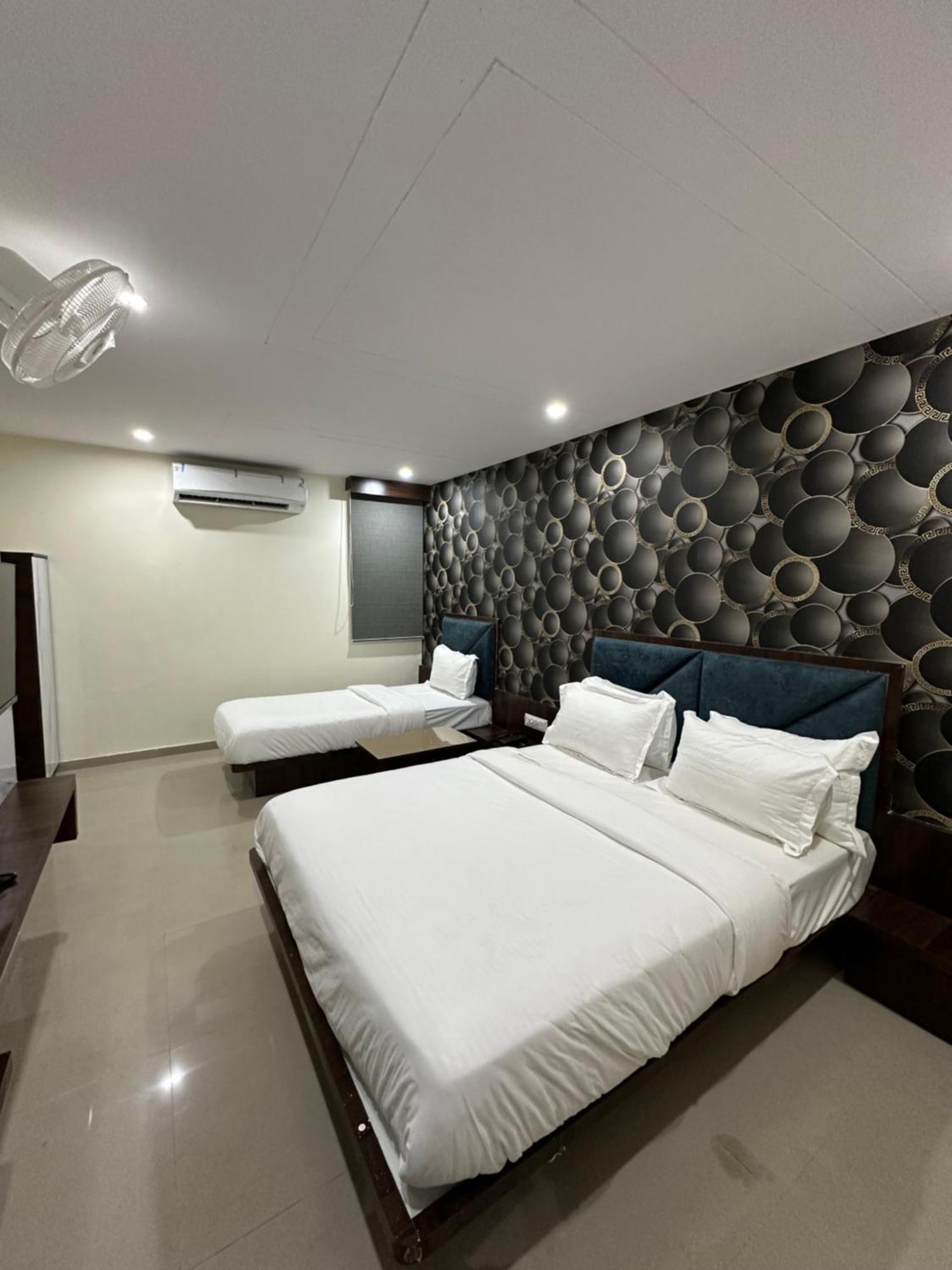 Hotel Golden View Vadodara Eksteriør billede